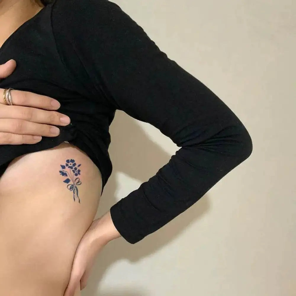 Elegant bows bouquet tattoo sticker featuring an advanced hand-drawn floral design on woman’s side